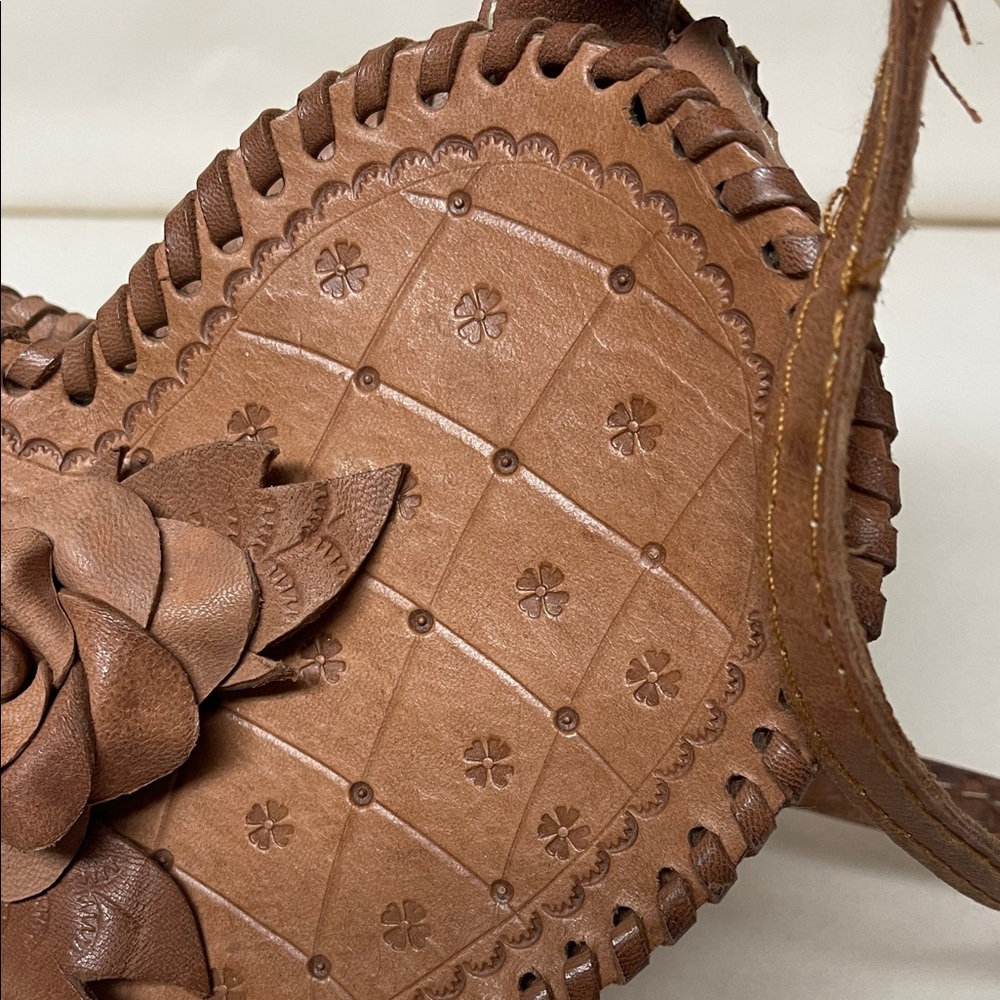 Heart Tooled Leather Crossbody Bag With Roses - Picture 3 of 16